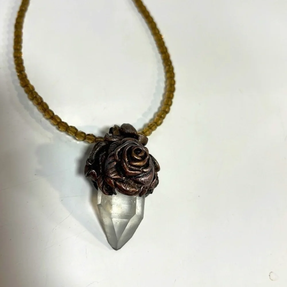 Beautiful costume jewelry Victorian rose design necklace